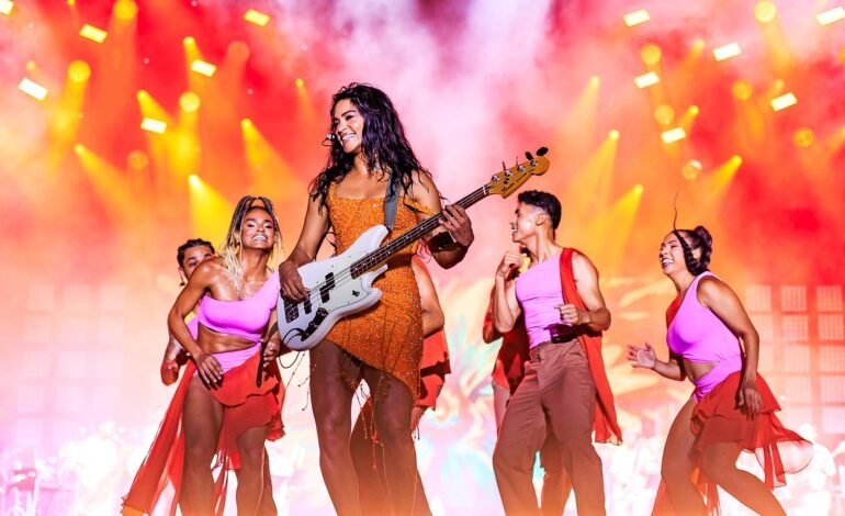 A cantora paraibana Lucy Alves lançou, na noite