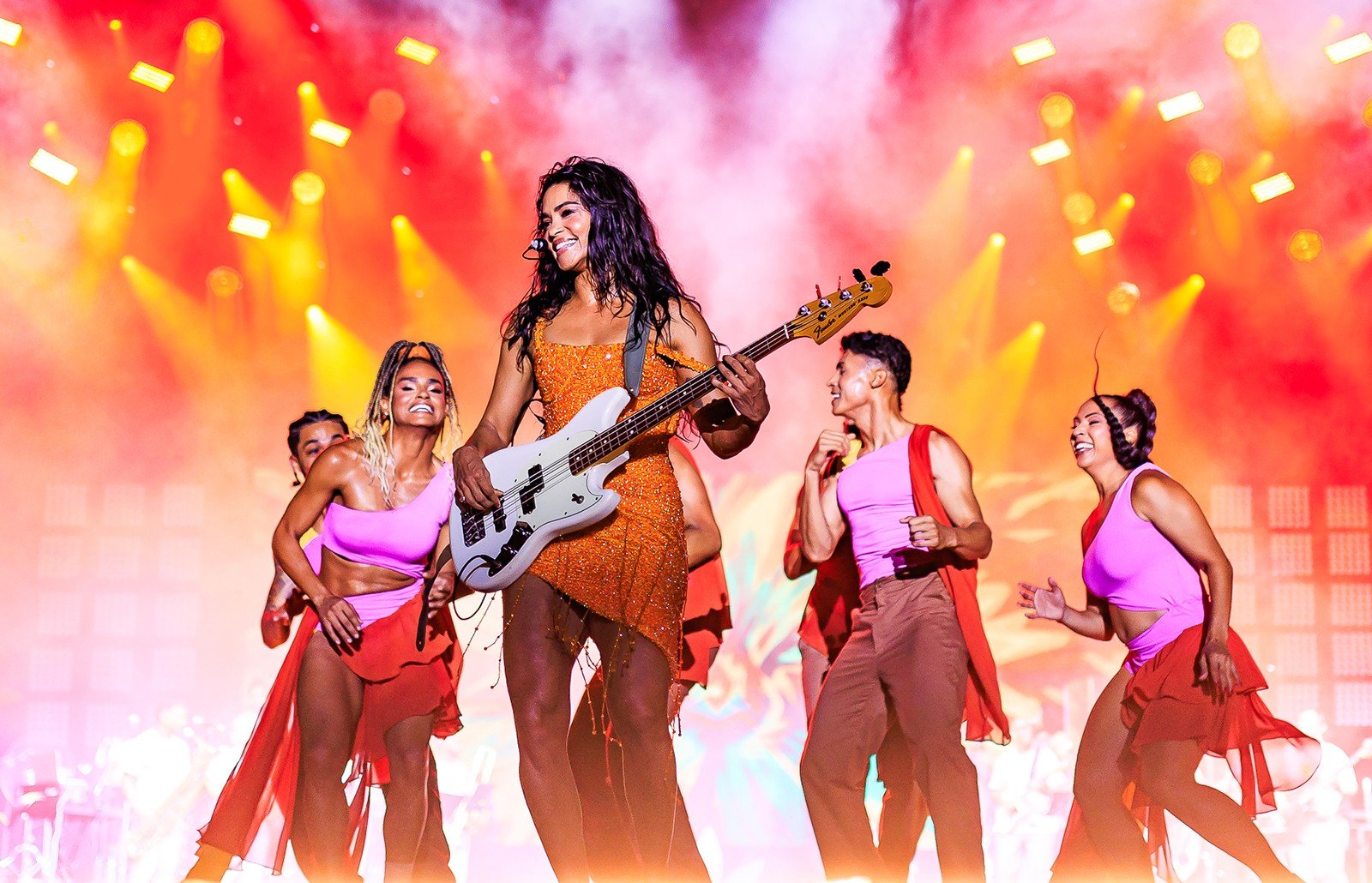 A cantora paraibana Lucy Alves lançou, na noite