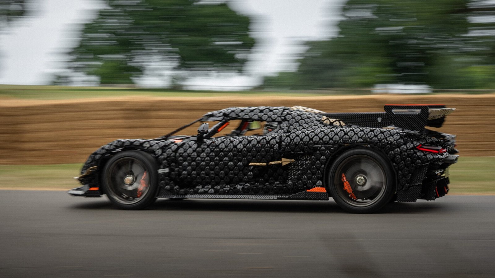 Uma réplica em tamanho real do Koenigsegg Sadair’s