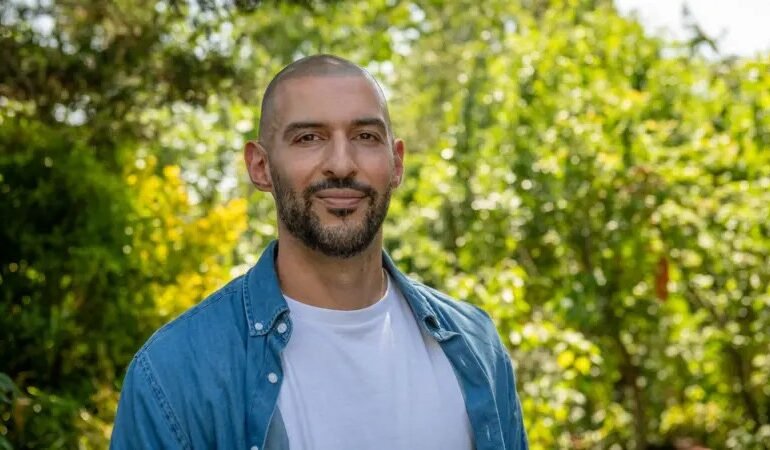 Marios, personal trainer em Londres, passava até 14