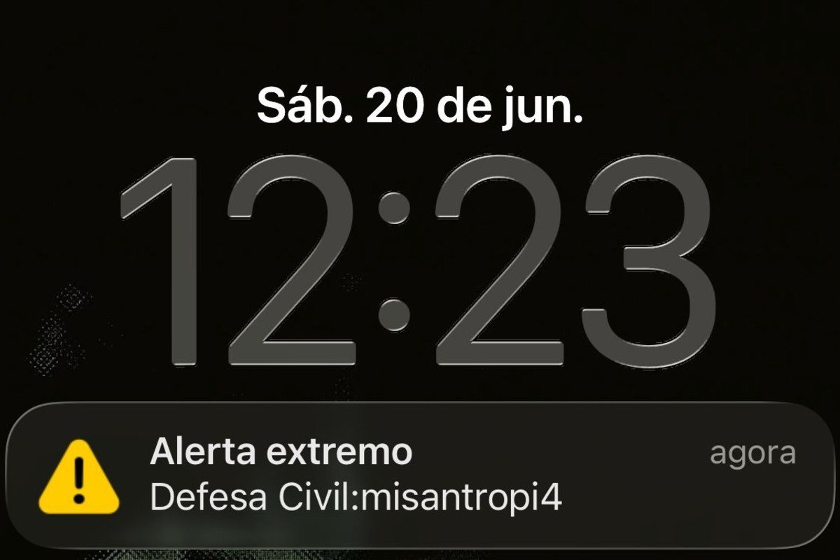 Um alerta sonoro e mensagens de texto atribuídas à Defesa