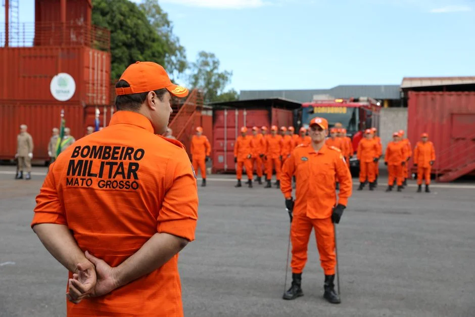 Na madrugada de sábado (20), moradores de diversas