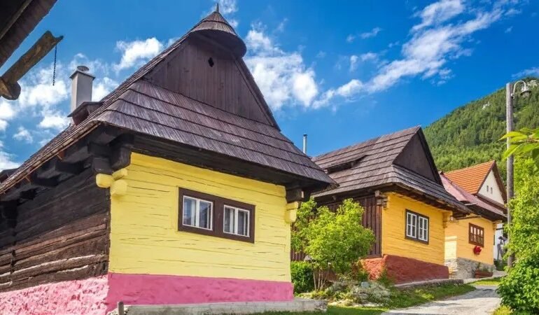 Moradores de Vlkolínec, na Eslováquia, e da Área