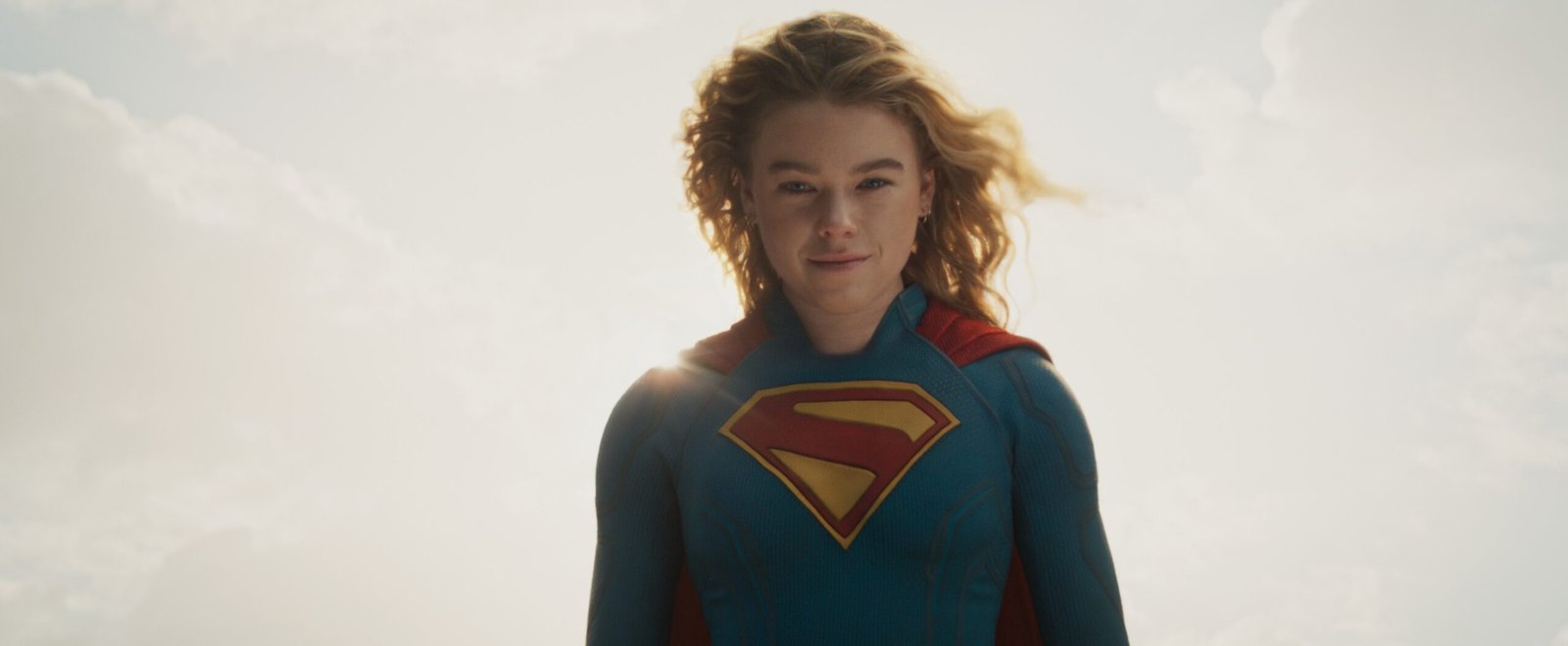 O filme “Supergirl”, estrelado por Milly Alcock, estreia