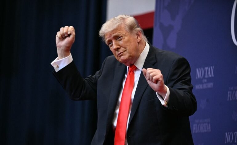 O presidente dos EUA, Donald Trump, faz sua dancinha caracte